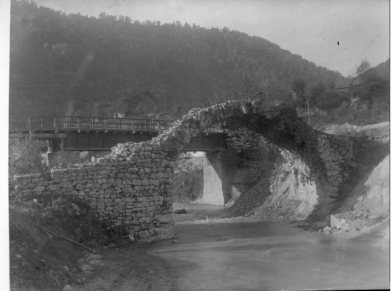 ბესლეთის ხიდის წარწერა