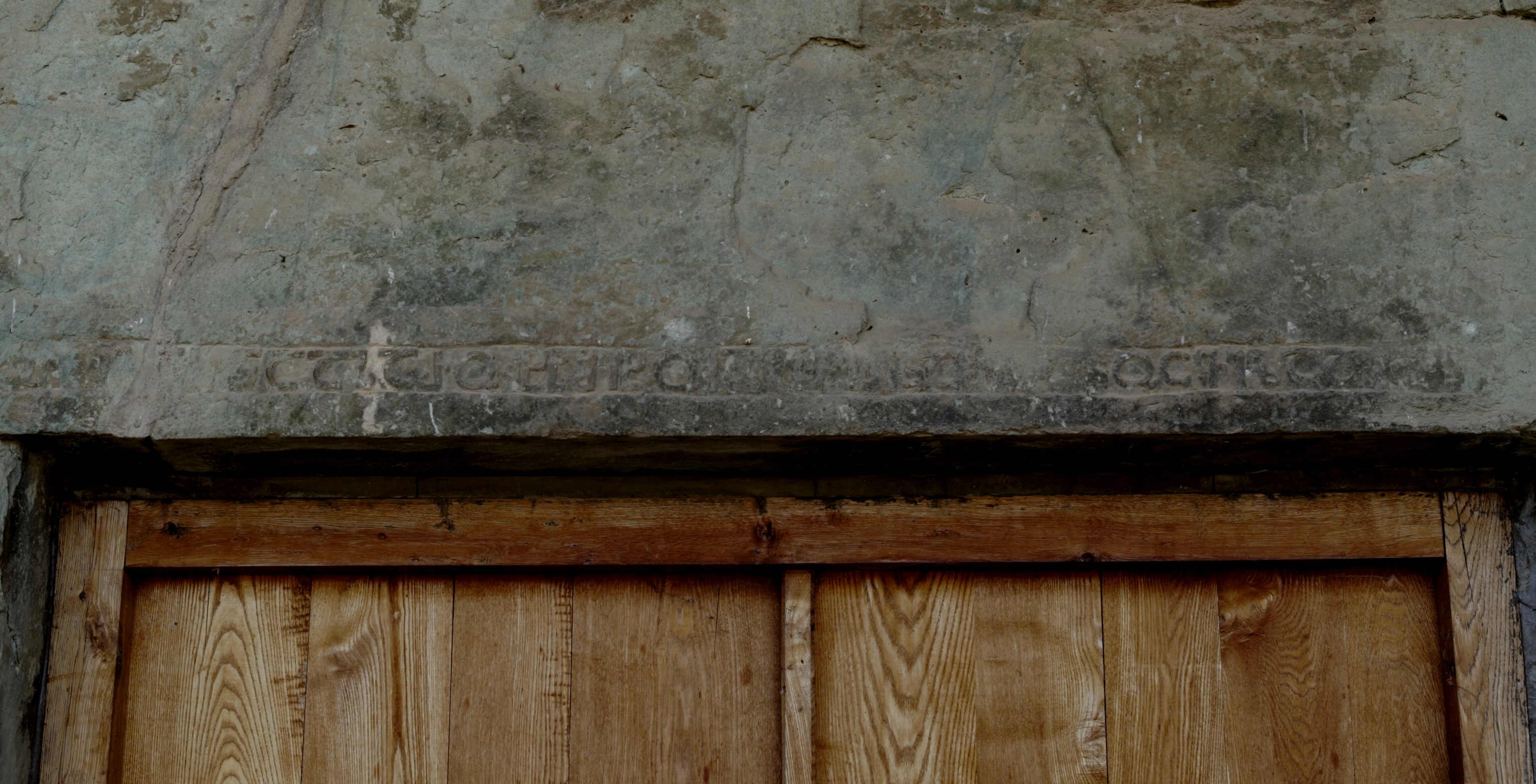 ბოლნისის სიონის 494 წ. ხელოსნების (კარის შემბმელების) ფარნავაზისა და აზარუხტის მოსახსენებელი